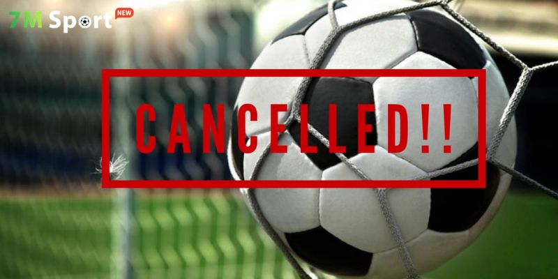 Luật hoãn trận đấu là gì trong bóng đá?